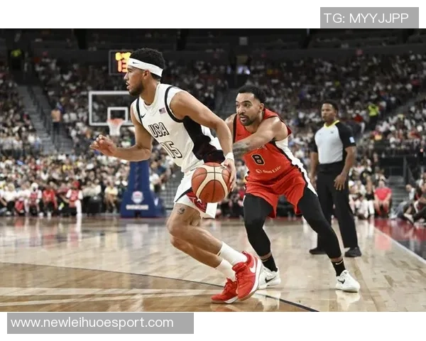 布克半场表现平平18分钟仅得10分3篮板6助攻正负值惨淡11