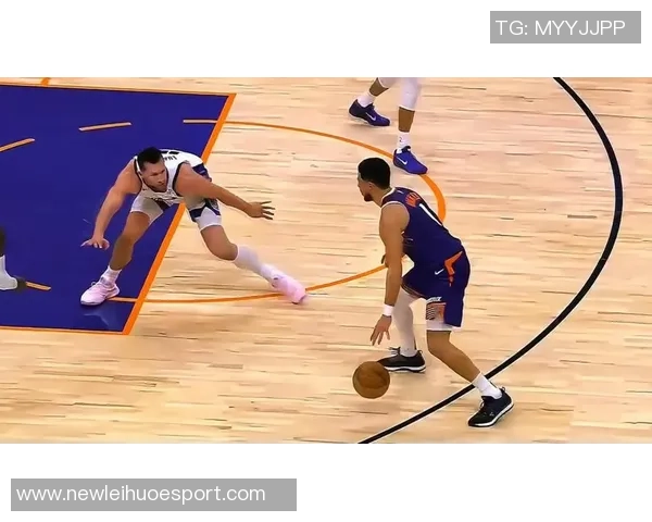 布克首节狂砍20分半场16中10轰下27分展现无解状态助力球队争胜