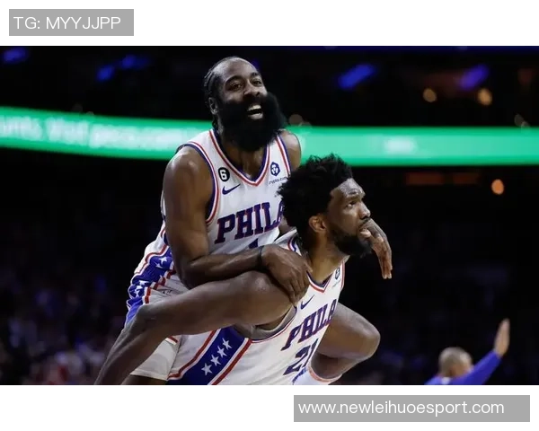 德里克怀特称恩比德为顶级大个子强调团队合作是限制他的关键