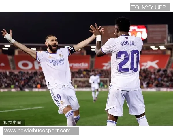 佩德里拼抢维尼修斯球衣遭黄牌皇马反击精彩瞬间回顾